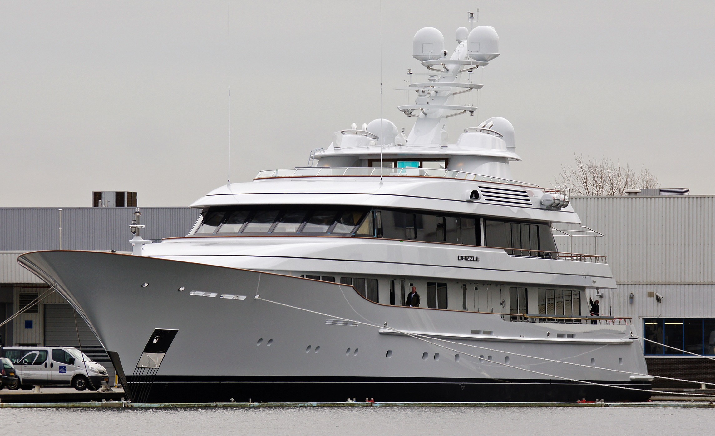 who owns yacht drizzle